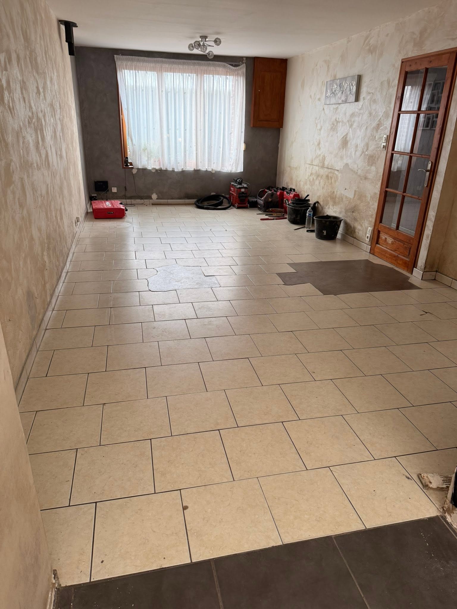 Carrelage intérieur 80M2, photographie 2
